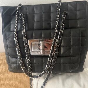 Chanel Black Quilted leather Shoulder Bag with Silver Chain